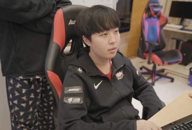 记者：多纳鲁马经纪人下周中会见巴黎高层，了解续约可能性